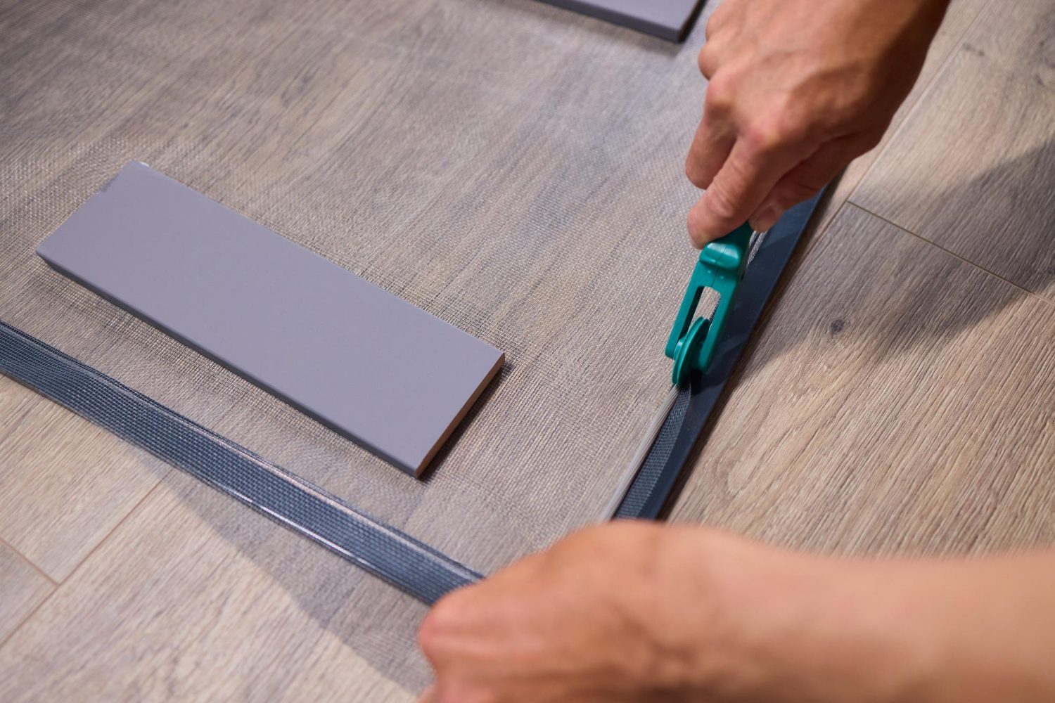 Oklejanie drzwi – laminatem lub folią