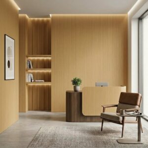 Miodowo-złoty laminat architektoniczny ES-583 sosna edge grain zastosowany na ścianie i ladzie w recepcji